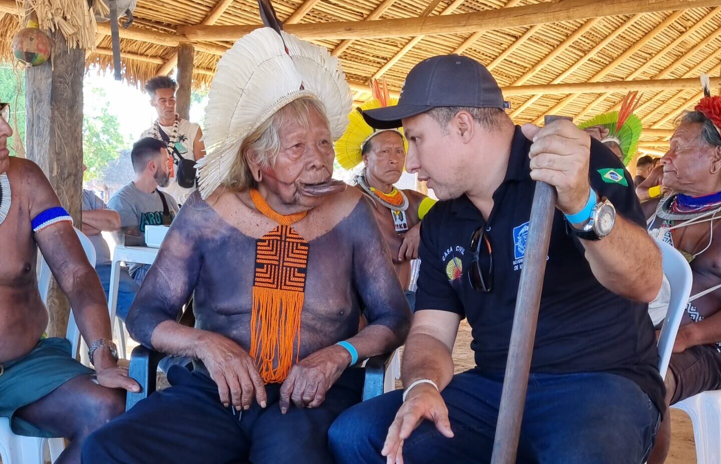 Cacique Roni e Agnaldo Santos (Superintendente de assuntos Indígenas).